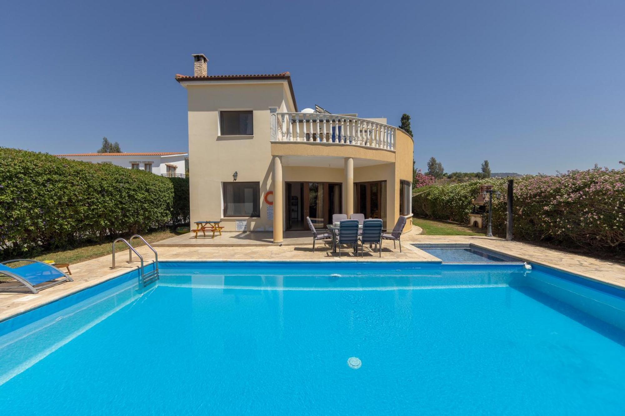 Villa Tsikkos Tria *